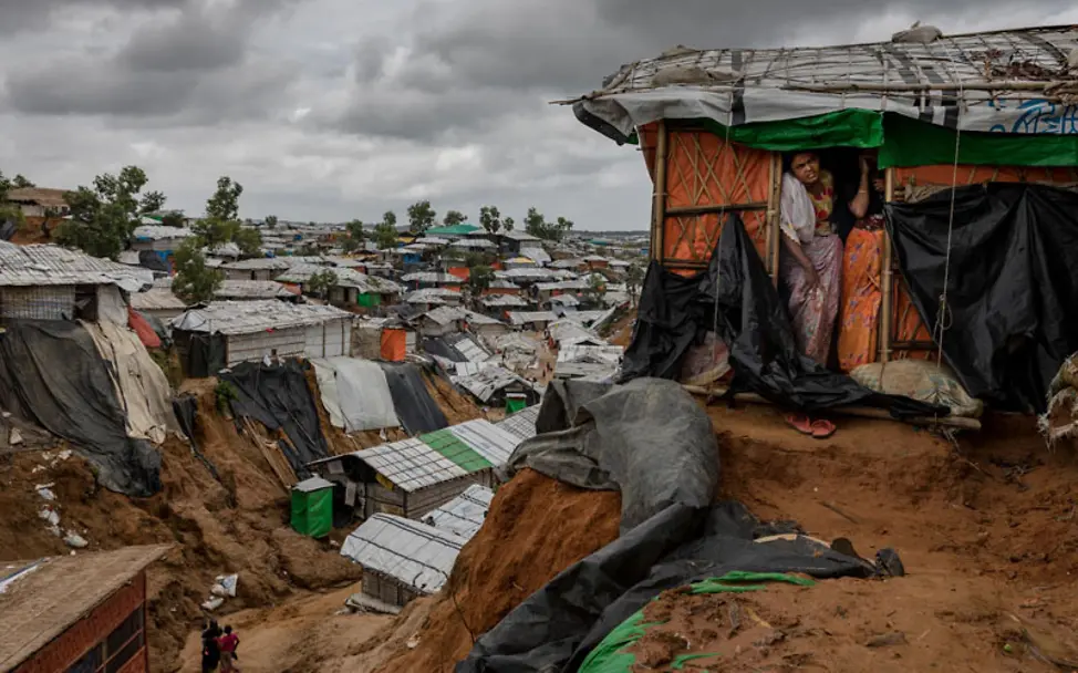 Rohingya in Bangladesch: Eine notdürftige Hütte im Camp | © UNICEF/Brown Rohingya in Bangladesch: Notdürftige Hütte im Flüchtlingscamp