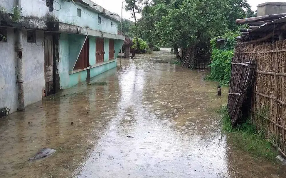 Das Hochwasser überschwemmte ganze Siedlungen in Nepal. | © UNICEF/Nepal/Rajesh Jha Der Monsun 2019 bringt zerstörerische Wassermassen.