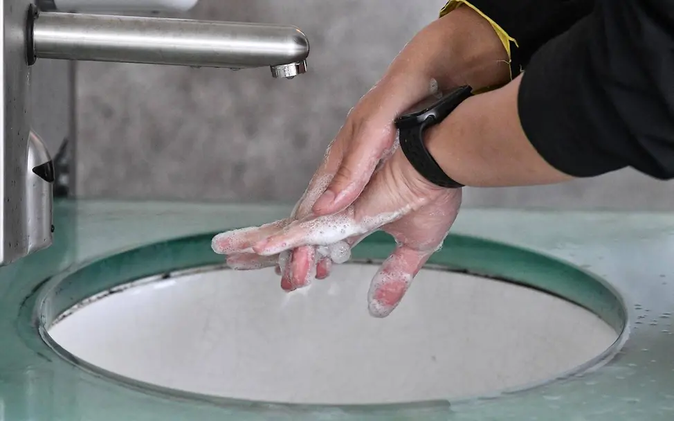 Händewaschen gegen Ansteckung. | © UNICEF/Wallace/AFP-Services Coronavirus: Händewaschen gegen Ansteckung.