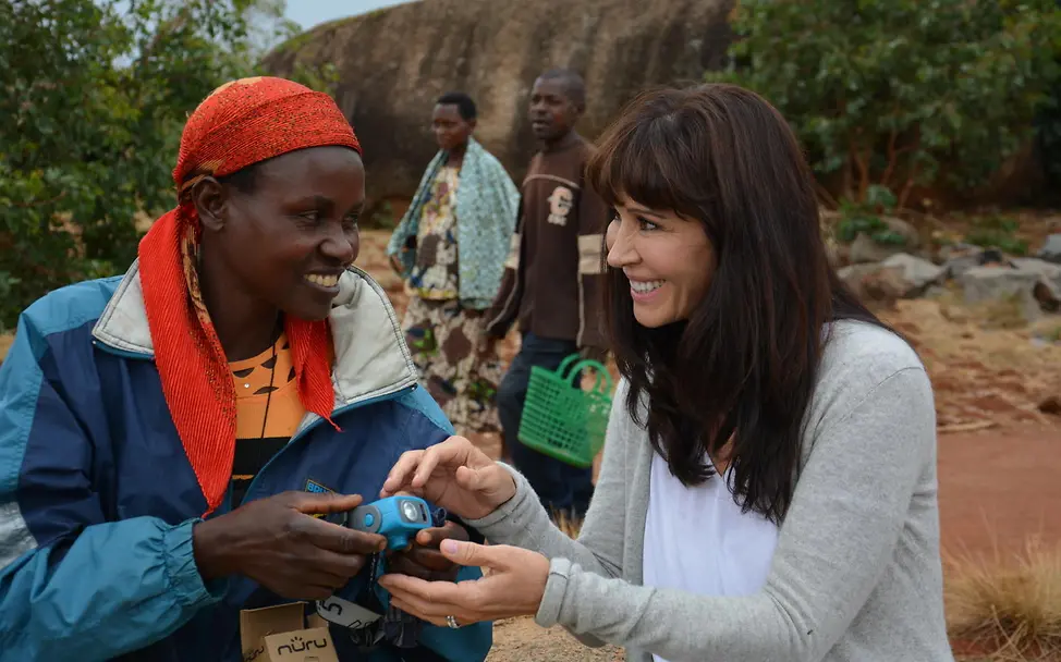 Antoinette Ahinkuye mit Tessa Page Burundi_UNI279158