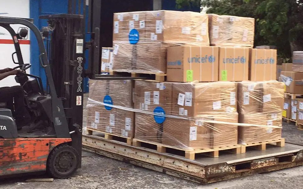 UNICEF schafft tonnenweise Hilfsgüter in die vom Erdbeben betroffenen Regionen Haitis. | © UNICEF/Fanfan Haiti Erdbeben Nothilfe: Tonnenweise UNICEF-Hilfsgüter erreichten nach der Katastrophe das Land