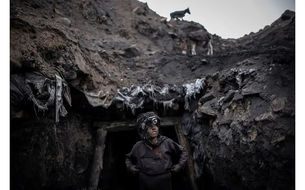 2. Platz Foto des Jahres: Afghanistan: In den Löchern von Chinarak | © Oliver Weiken, Deutschland (Deutsche Presse-Agentur) 2. Platz Foto des Jahres: Afghanistan: In den Löchern von Chinarak