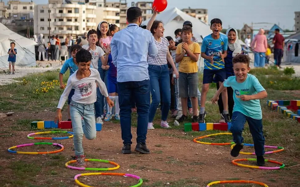 Erdbeben in Syrien: Spielen und Lachen hilft, das Erlebte zu verarbeiten | © UNICEF/Issa Erdbeben in Syrien: Spielen und Lachen hilft, das Erlebte zu verarbeiten
