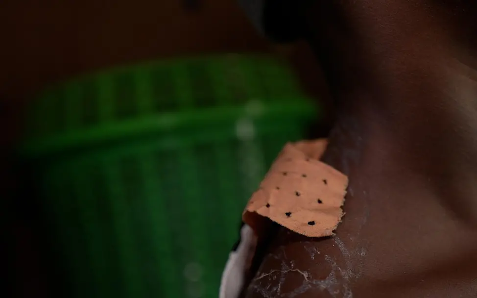 Um ihr Leben zu retten, wurde Virginia in ein Krankenhaus gebracht. | © UNICEF/Joseph Kriminalität in Haiti: Kinder leiden unter den Folgen der Gewalt.