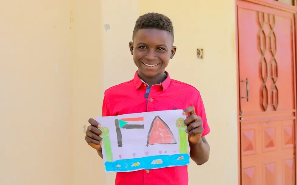 Osman, 12 Jahre, aus Nyala, Süd-Darfur, derzeit Vertriebener in Dakhliat Albanat, einem Binnenvertriebenen-Sammelgebiet in Port Sudan | © UNICEF/UNI545763/Elfatih Weltflüchtlingstag 2026: Osman, 12 Jahre, aus Nyala, Süd-Darfur, derzeit Vertriebener in Dakhliat Albanat, Gebiet in Port Sudan.