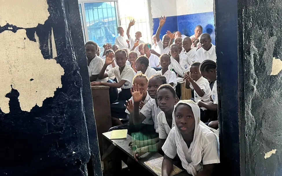 Gibraltar Public School, Schüler im Klassenzimmer | © UNICEF/UNI560823/Bücker Gibraltar Public School, Schüler im Klassenzimmer.