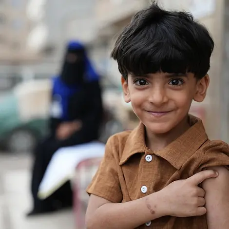 Masern: Ein Junge im Jemen wird mit Unterstützung von UNICEF geimpft | © UNICEF/ALfilastini Masern gefährlich: Ein Junge im Jemen wird mit Unterstützung von UNICEF geimpft