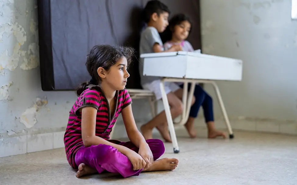 Libanon Kinder: Kinder in einer Schule, die zur Notunterkunft umfunktioniert wurde | © UNICEF/Choufany Libanon Kinder: Kinder in einer Schule, die zur Notunterkunft umfunktioniert wurde
