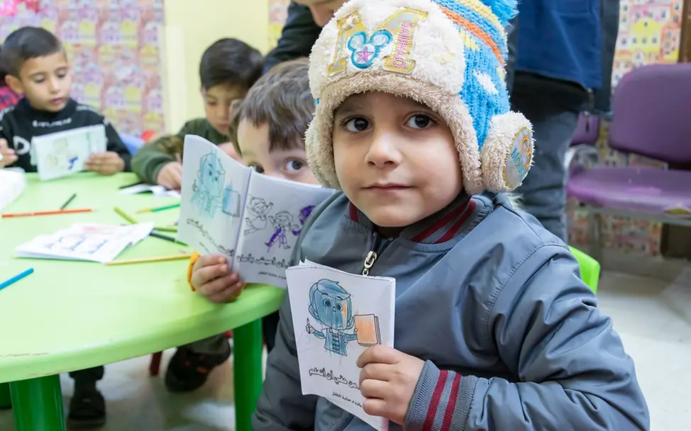 In diesem Kinderschutzzentrum in Aleppo wird gerade gemalt. | UNICEF/Yacoubian Syrien Krieg: Der Krieg hatte schwerwiegende Folgen für die mentale Gesundheit von Kindern.