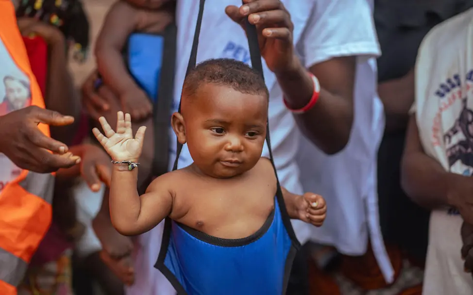 In einem Gesundheitszentrum wird ein Baby gewogen | © UNICEF/Mulala Demokratische Republik Kongo Nothilfe: Ein Baby wird in einem Gesundheitszentrum gewogen