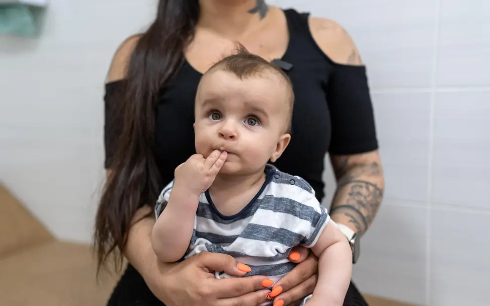 Impfungen schützen vor vielen unterschiedlichen Krankheiten. | © UNICEF/Vashkiv Impfungen Baby: Die Impfstoffe schützen die Kinder vor Infektionskrankheiten.