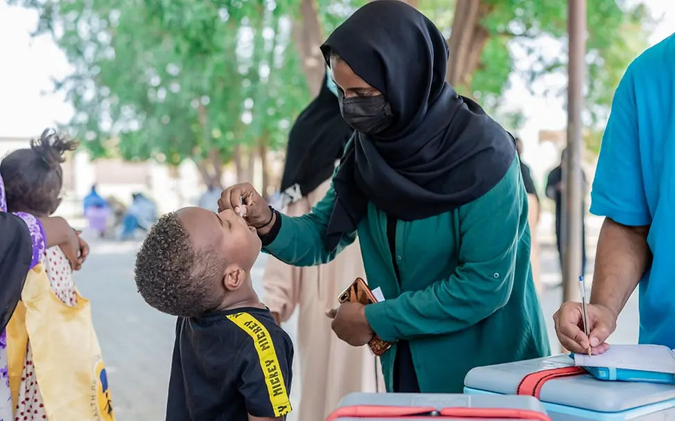 UNICEF führt im Sudan Impfkampagnen durch | UNICEF/UNI754619/ Sudan: Ein Junge wird gegen Cholera geimpft