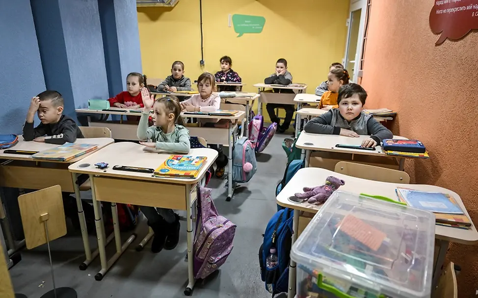 UNICEF/Smoliyenko | Schüler*innen lernen in einem Klassenzimmer eines Bunkers Ukraine: Schüler*innen lernen in einem Klassenzimmer eines Bunkers
