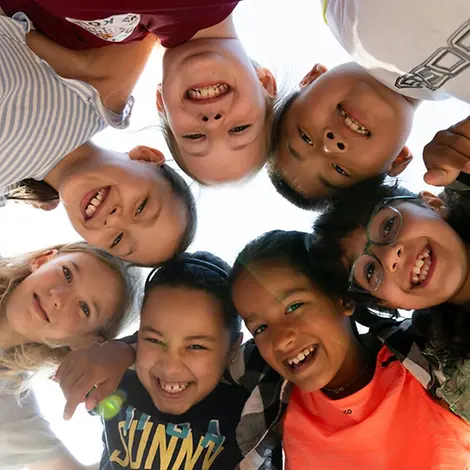 Kinder einer Grundschule in Köln. | © UNICEF/Etges Kinder in Deutschland: Grundschule Kinderrechte