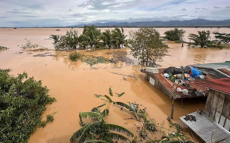 | © UNICEF/Visaya AFP Monsun Nothilfe: Monsunregen und Taifune haben in Philippinen zu großflächigen Überschwemmungen geführt.