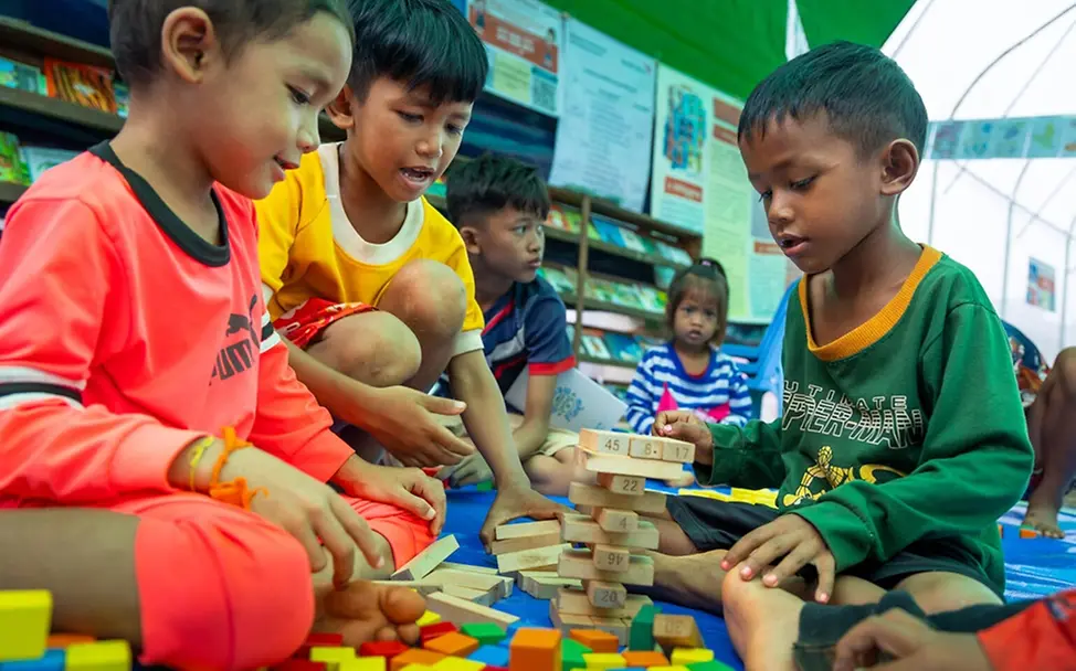 Gute Nachricht: Kinder spielen in Kambodscha in einem "Child Friendly Space".
