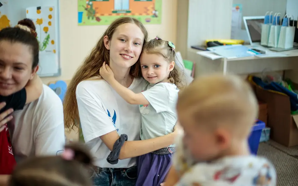 Alina (16) und Viktoria bei der Veranstaltung zum Thema Hygiene.
