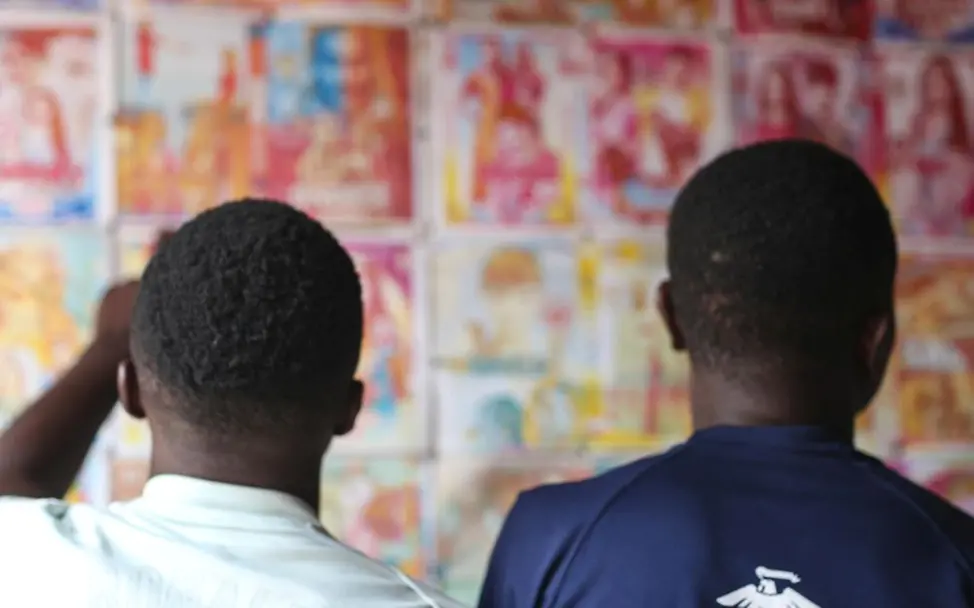 Zwei ehemalige Freunde haben sich wiedergefunden. | © UNICEF/Hoveyda Kindersoldaten: Zwei Freunde, die sich wiedergefunden haben.