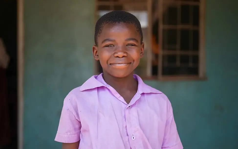 Gute Nachrichten: Patrick (11) aus Sambia.