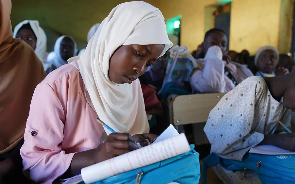 Kinder lernen in einer Schule