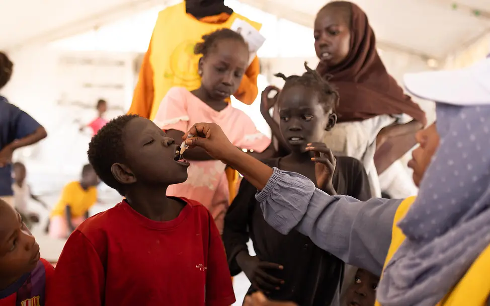 Kinder erhalten Choleraimpfung