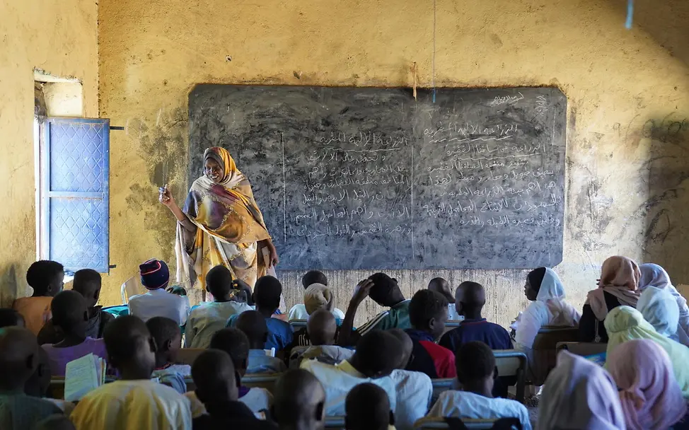 Eine Lehrerin im Unterricht