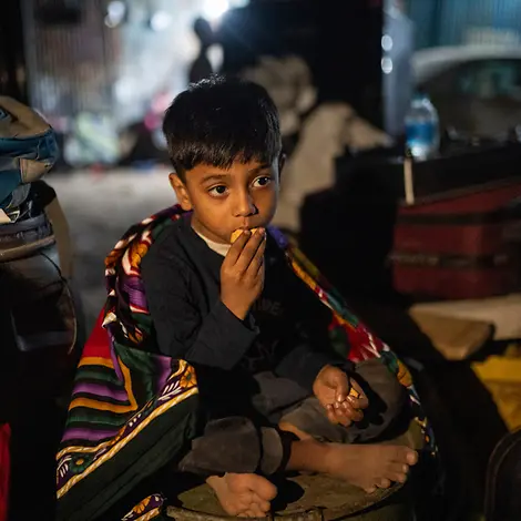 Ein Junge in Bangladesch