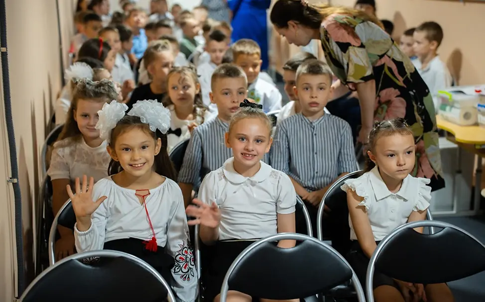 Schüler*innen in der Ukraine, 2025. | © UNICEF/Osipov UNICEF 80 Jahre Fotos: Schüler*innen in der Ukraine, 2025.