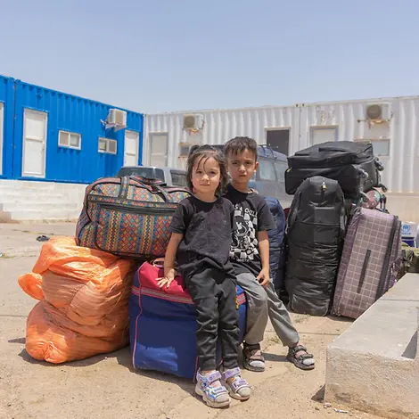 Die Geschwister Baran (3) und Amir Ali (5) sind mit ihren Eltern an der Grenze zu Afghanistan | © UNICEF/Khayyam Weltflüchtlingstag: Kinder auf der Flucht.