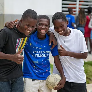 Peter (15) und seine Freunde. | © UNICEF/Joseph Gute Nachricht: Peter (15) und seine Freunde.