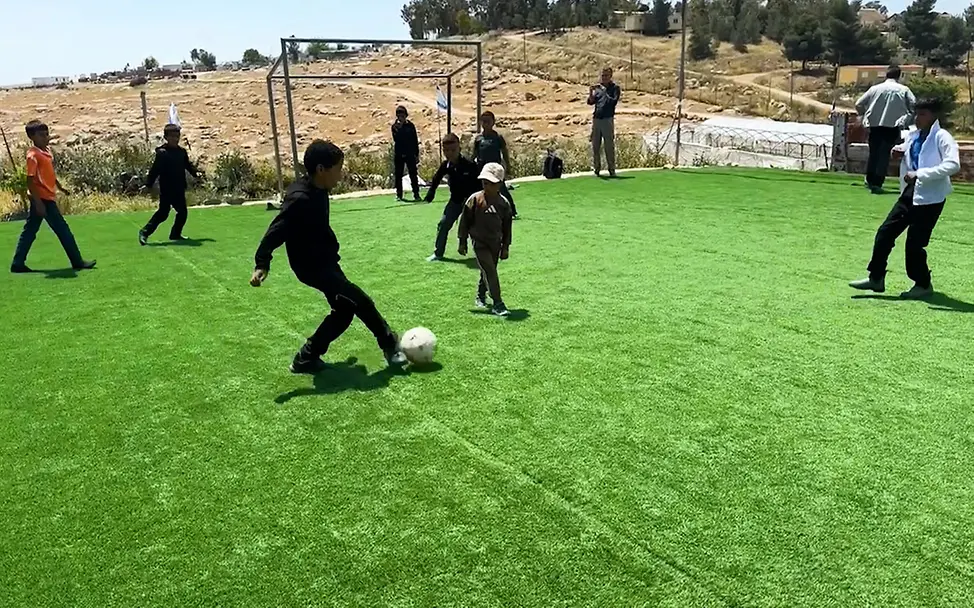Aufwachsen im Westjordanland: Palästinensische Kinder in Hebron spielen Fußball. 