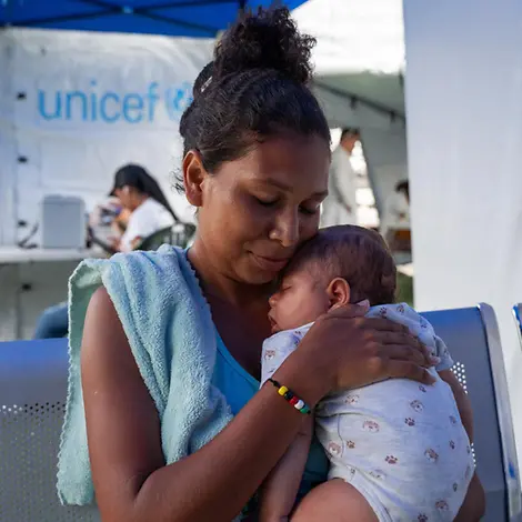 Hilfe nach dem Erdbeben in Venezuela | © UNICEF/UN0892713/Paz Mutter und Kind in Venezuela