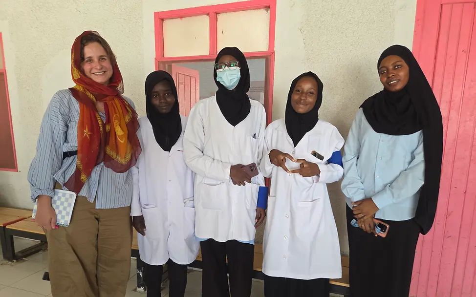 Pflege Schülerinnen in Port Sudan | Thomas Rebbe Gruppenbild Pflegeschülerinnen in Port Sudan