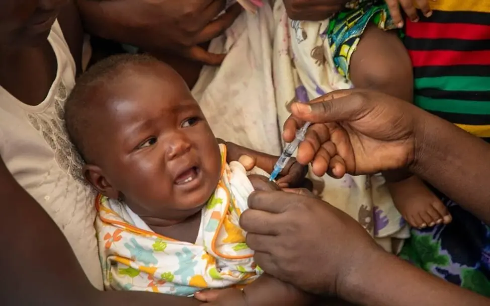 Malaria-Impfung: Ein Kind wird in Burundi gegen Malaria geimpft