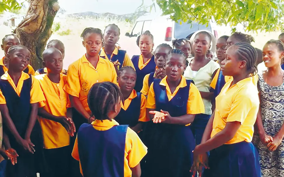 Die Mädchen haben jetzt eigene Toiletten und lernen, dass Händewaschen vor Krankheiten schützt. | © UNICEF Let Us Learn Liberia