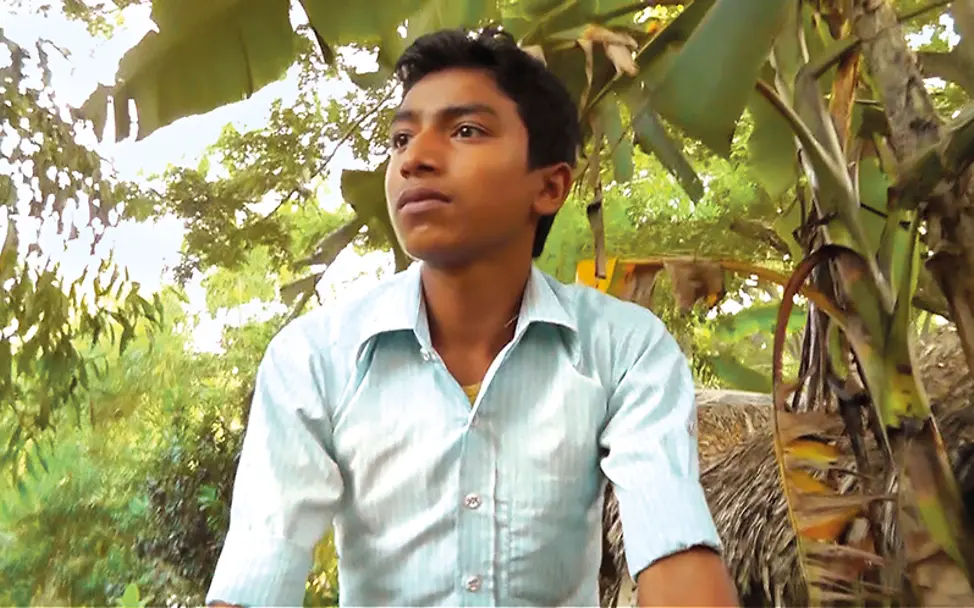 Ahsan muss arbeiten – durch flexible Unterrichtszeiten kann er trotzdem zur Schule gehen. | © UNICEF Let Us Learn Bangladesch